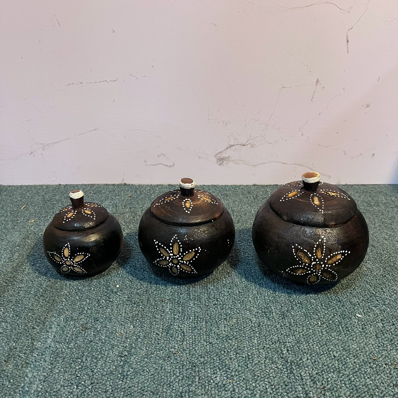 Decorated wooden Indonesian containers 印尼木製裝飾容器